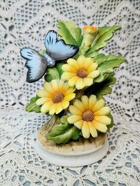 Lefton KW 7213 Yellow Daisy Porcelain Bouquet with Blue Butterfly.